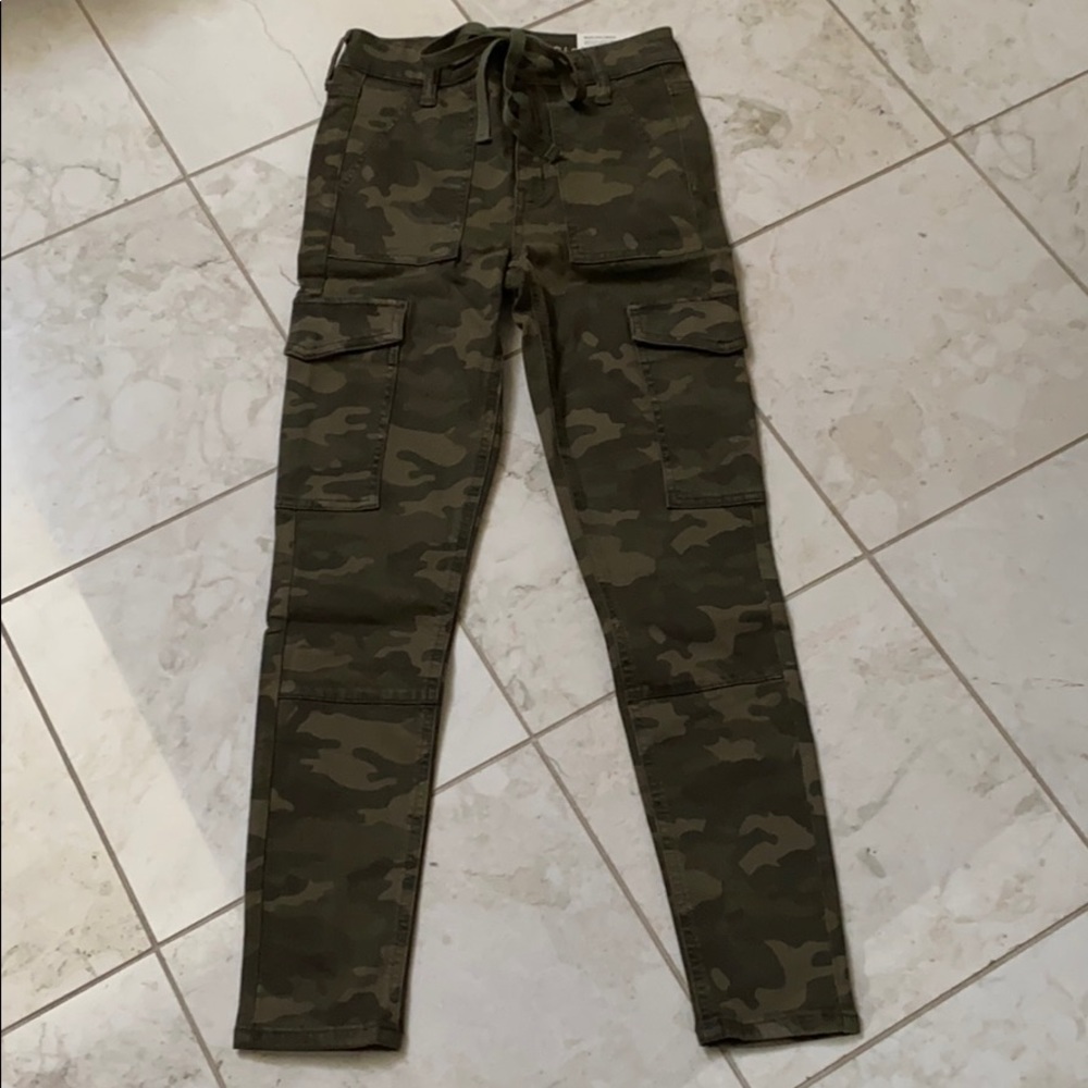 American Eagle camo pants